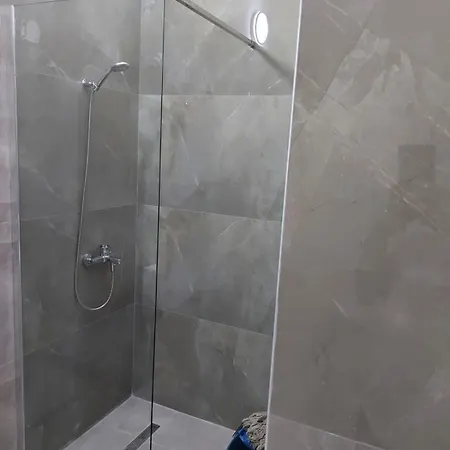 Roan Apartment *